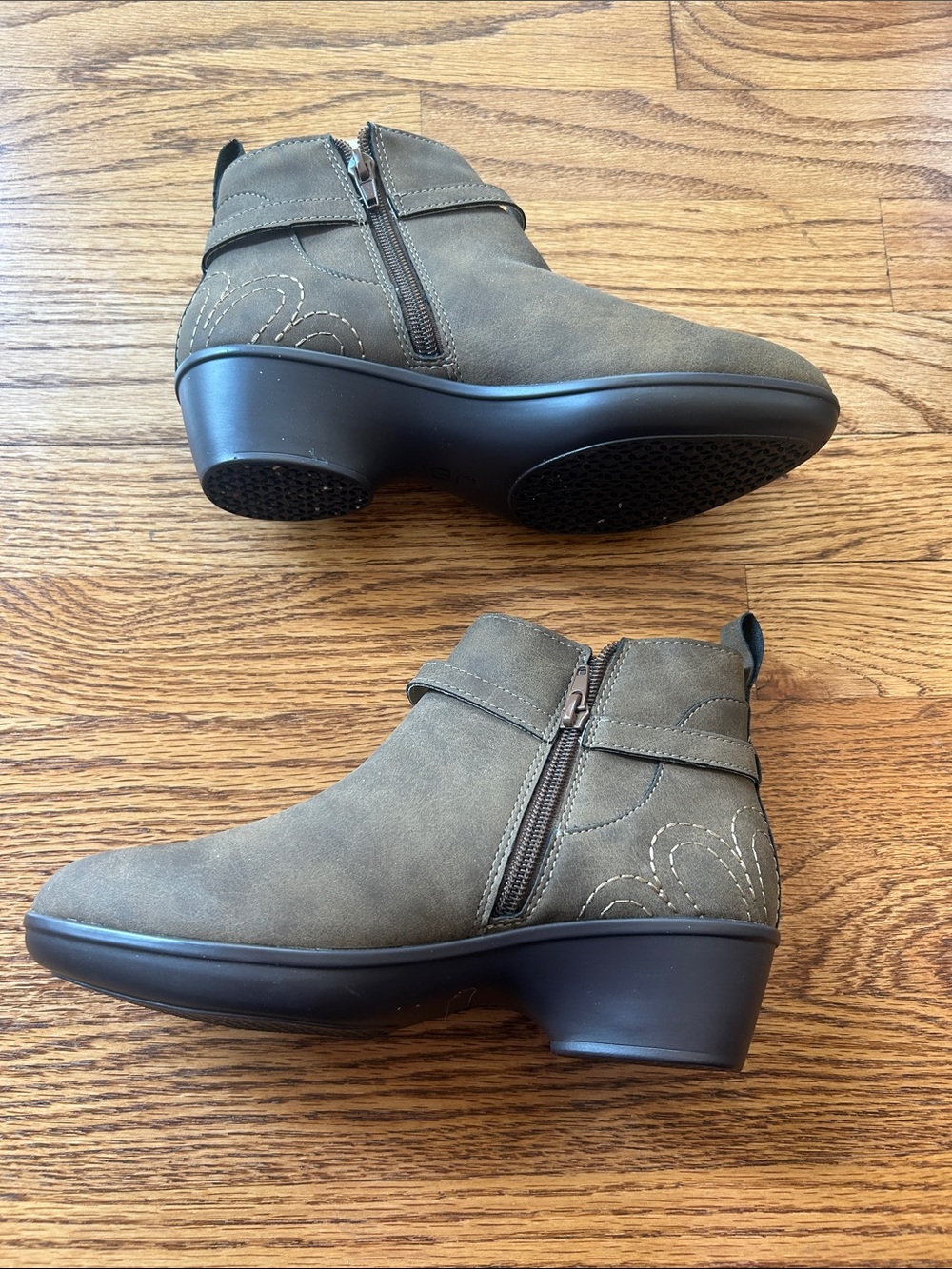 JBU by Jambu Nina Stylish Heeled Boots with box Size 6.5 M